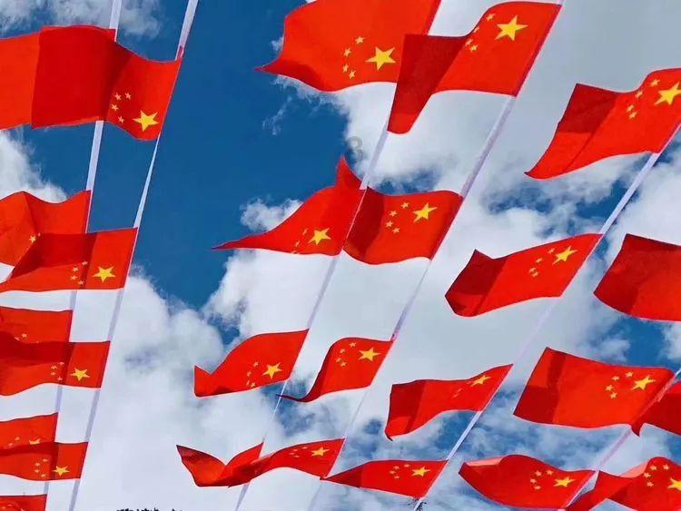 iPhone 镜头表面有污垢，然后用沾水的面巾纸反复擦，镜头会花吗？游戏画面